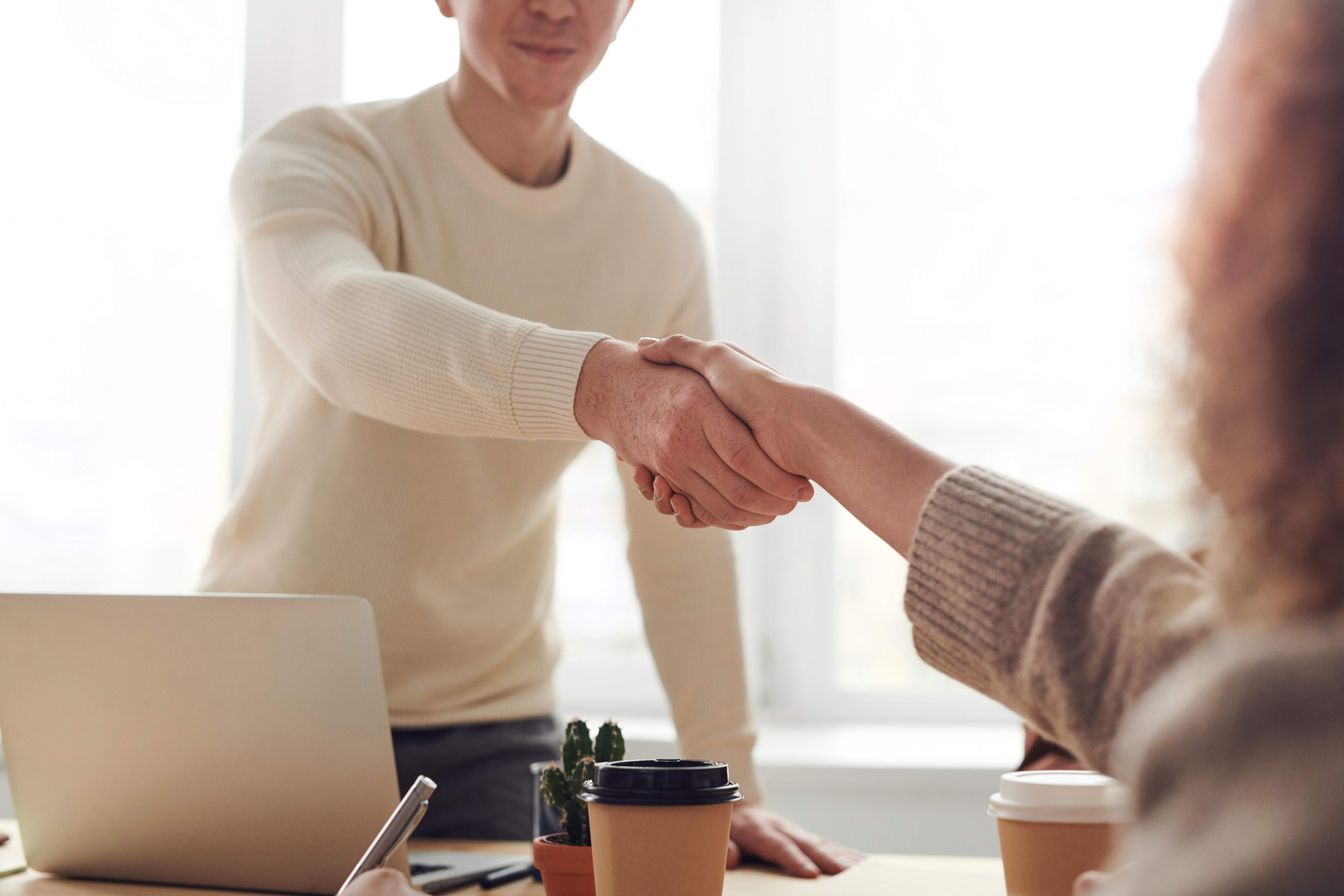 Two people in a handshake because they closed a deal to offer 3pl services for business